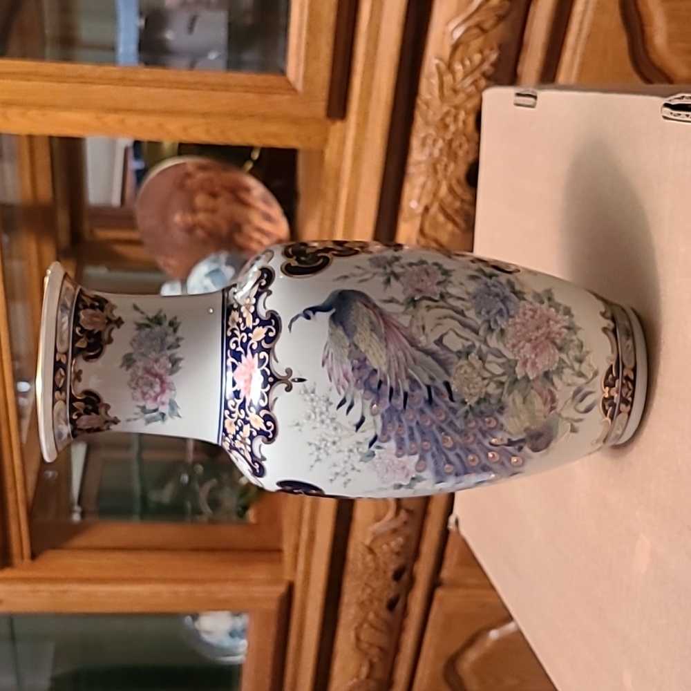 Vintage Leonardo Collection Japanese Porcelain Peacock Vase‎